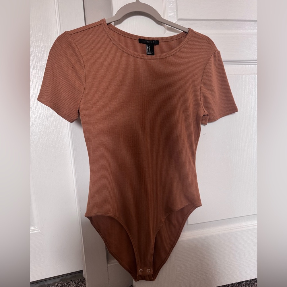 Short sleeve burnt orange bodysuit